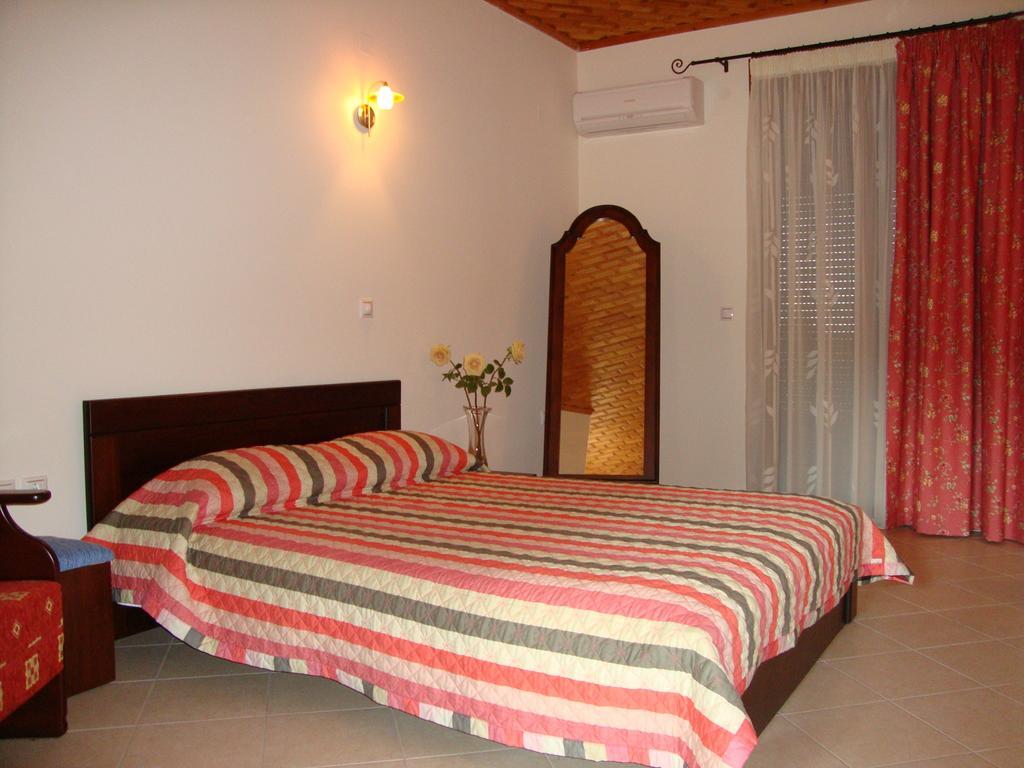 Bistola Guesthouse Vlakhokerasea Экстерьер фото
